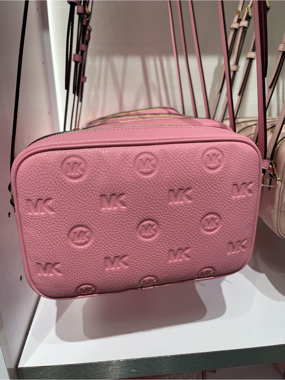 Michael Kors Jet Set Travel Lg Logo Debossed EW Camera Crossbody
Carnation
NWT - Picture 15 of 16